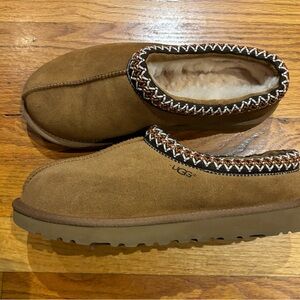 UGG WOMENS TASMAN SLIPPERS (real shearling) SIZE 8